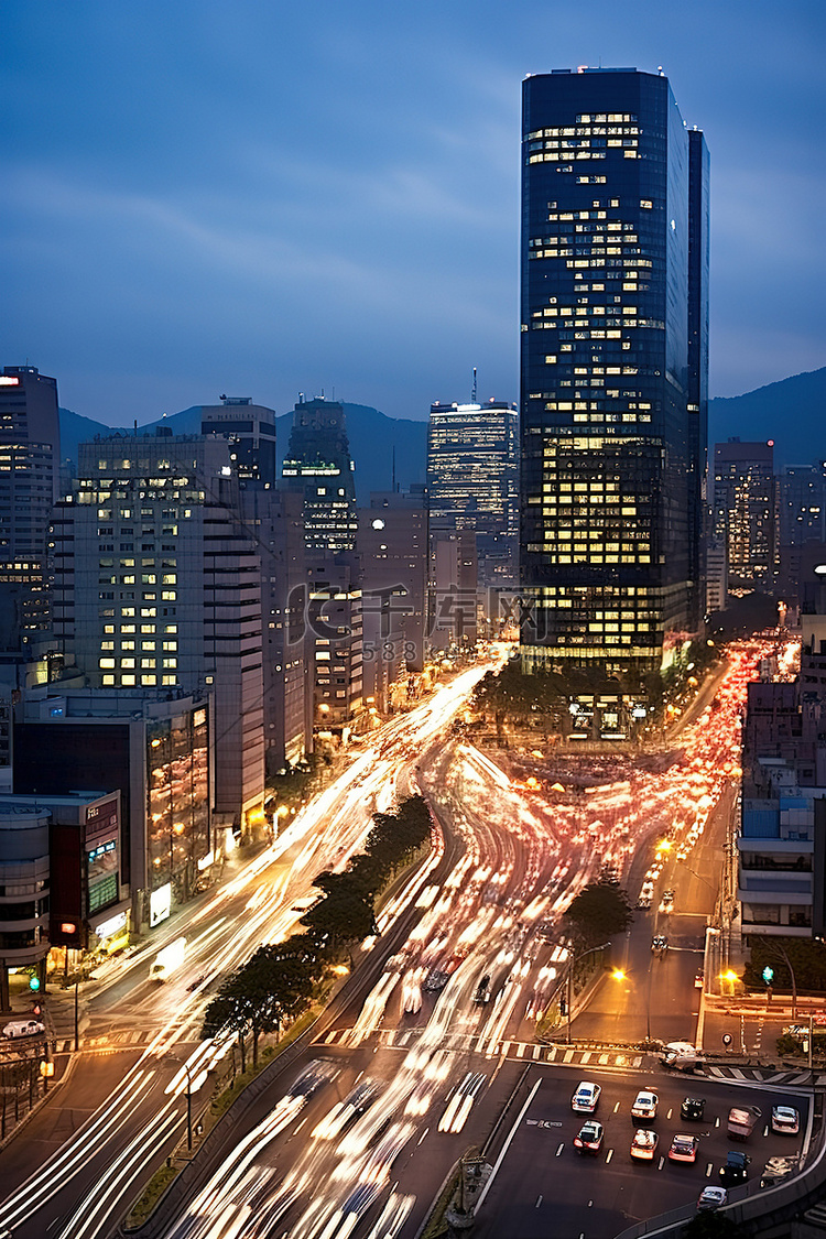 首尔市中心道路有汽车交通