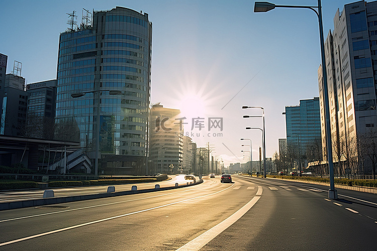 通往机场的道路位于市区