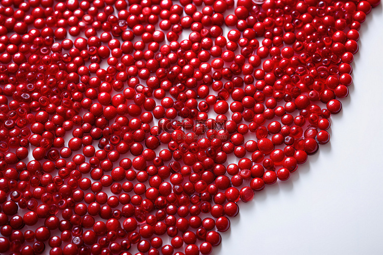 红色的红石榴籽形成抽象的语音泡