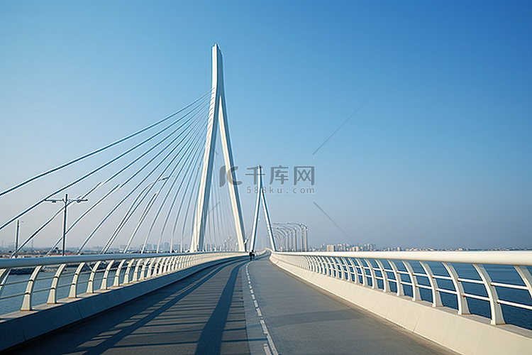 天安门海峡大桥上的海