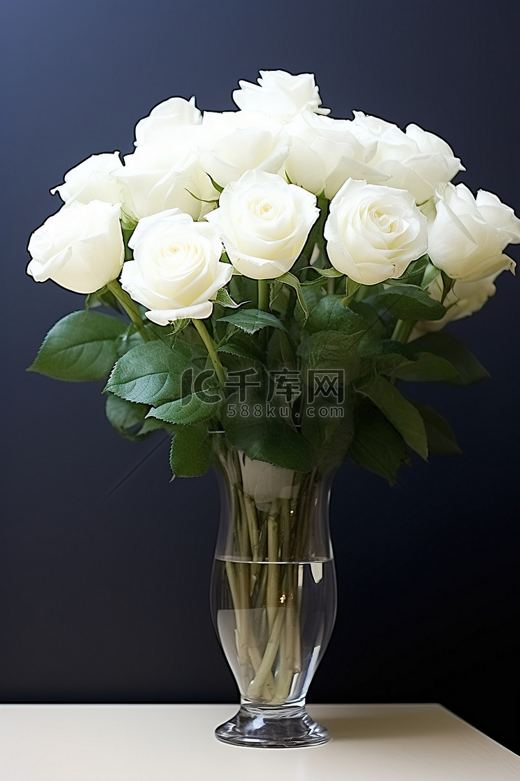 花瓶摄影中的白玫瑰花束png无