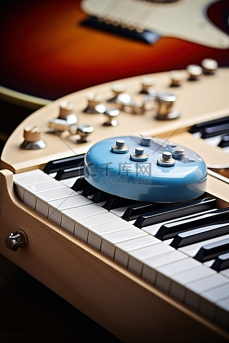 键盘吉他放大器和木桌面上的音符