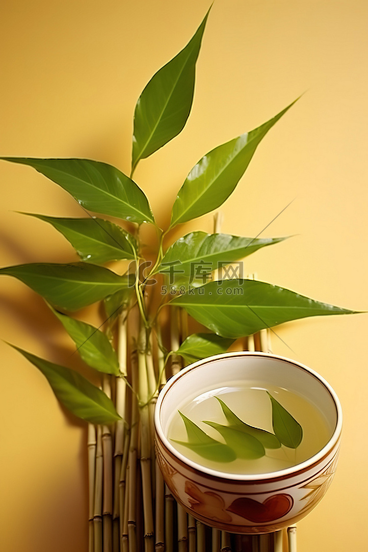 竹叶浮在瓷杯中的茶之上