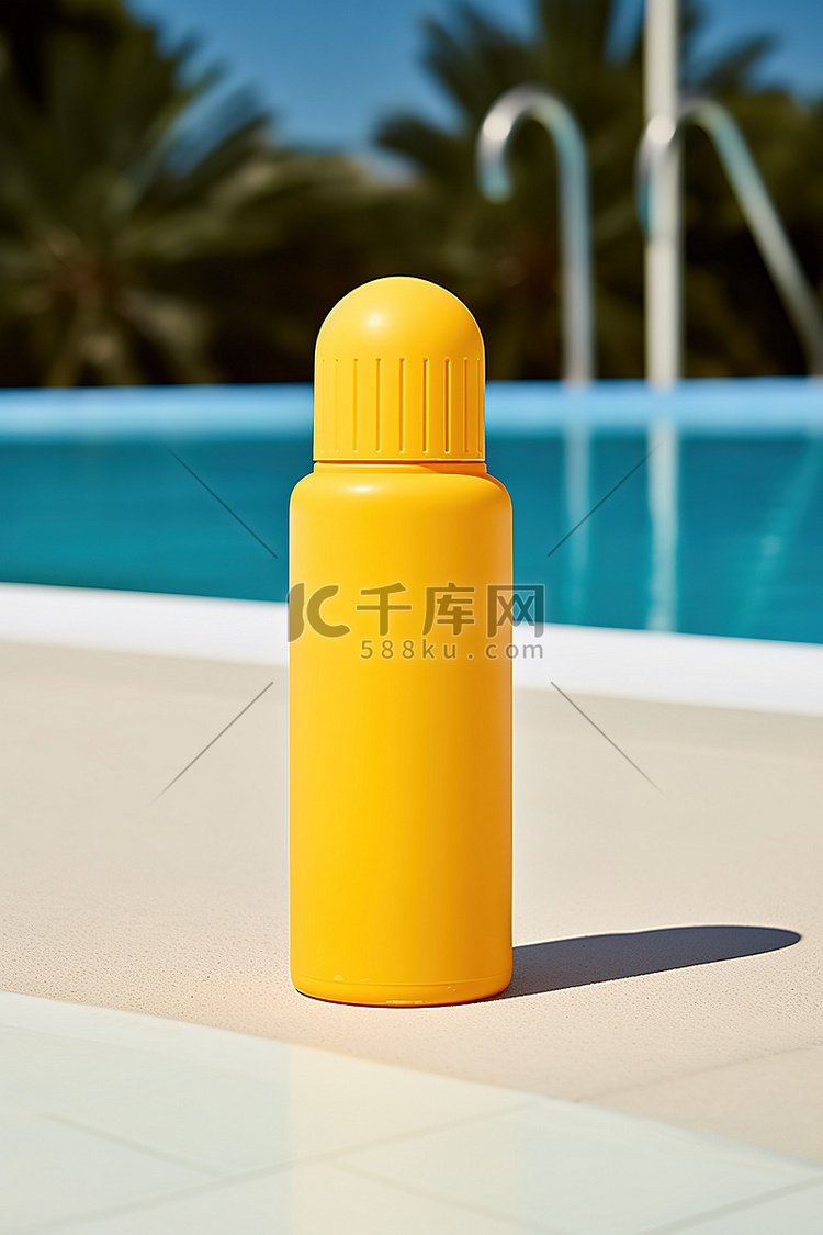 黄色防晒霜瓶在桌子上