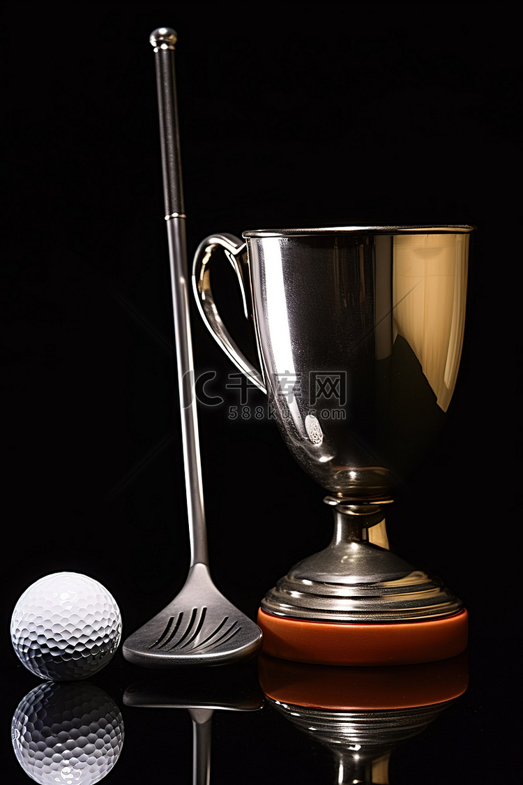 高尔夫球杆杯子和高尔夫球的剪影