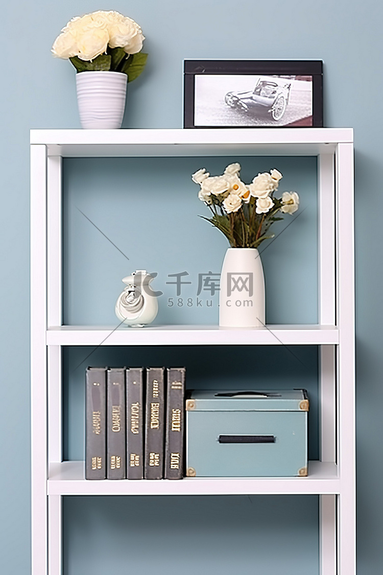 白色小书柜，上面有白色背景的图