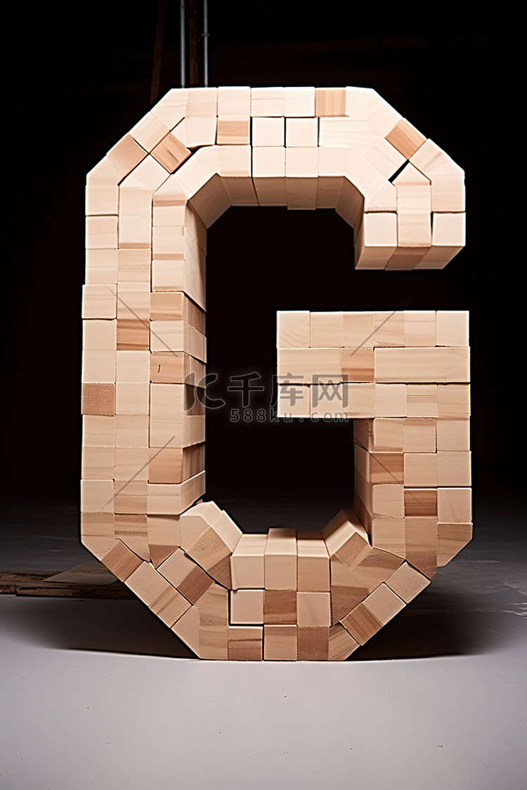 字母 g 形状的木块