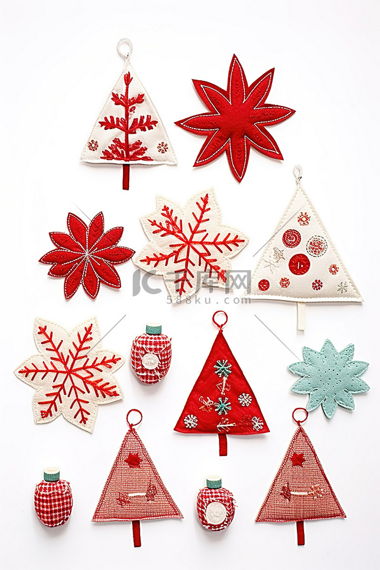 手工纸装饰品，包括毛毡圣诞树和