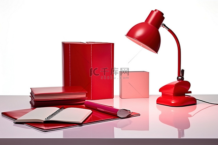 小红书笔记本铅笔灯和笔架并排