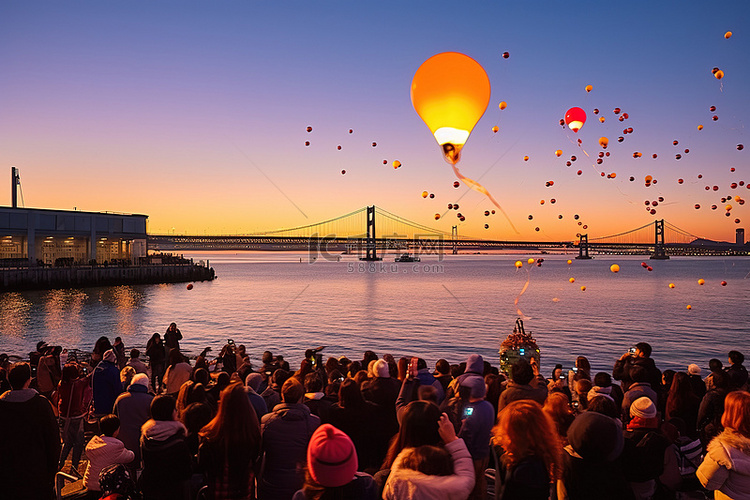 一群人看着气球漂浮在水面上