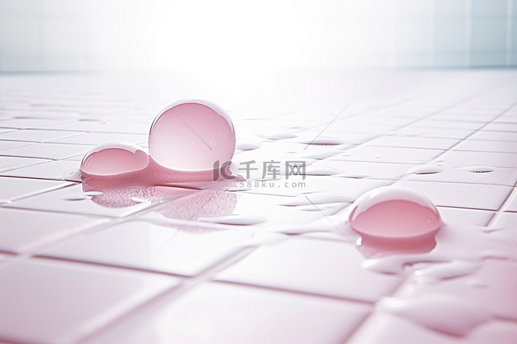 瓷砖地板上的肥皂泡