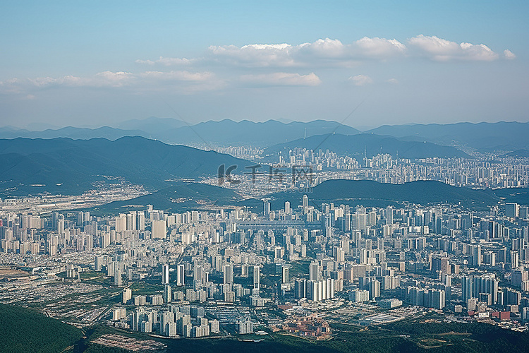 从空中俯瞰首尔市的鸟瞰图