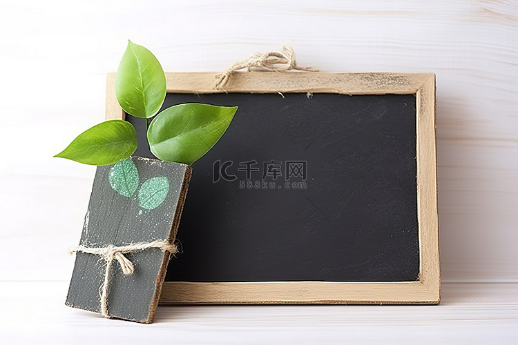 可爱的质朴黑板，用于在木架上回