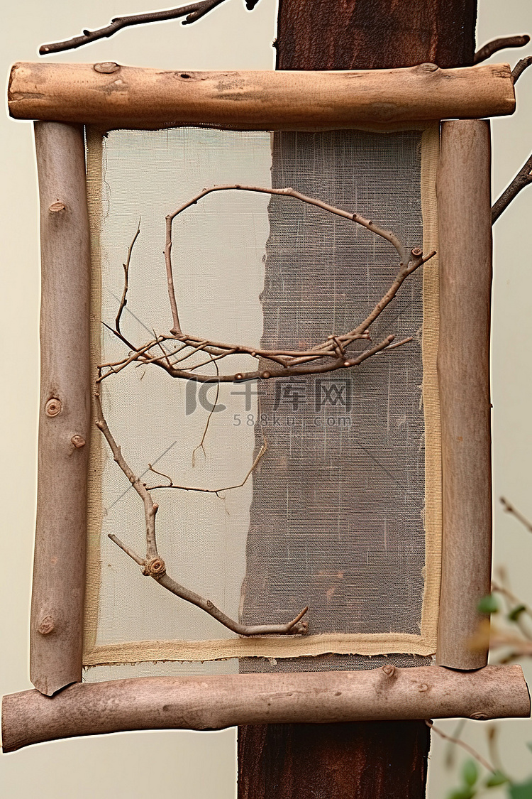 悬挂的树枝和质朴的木质相框
