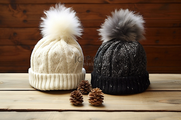 木桌上的两顶帽子和雪
