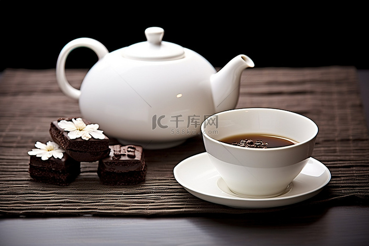 巧克力慕斯白茶茶壶