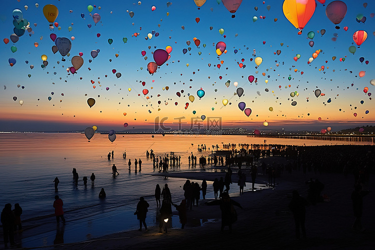 气球飞过海滩