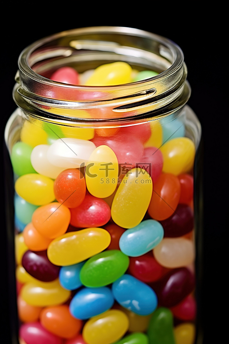 罐子里有几个彩色的软心豆粒糖