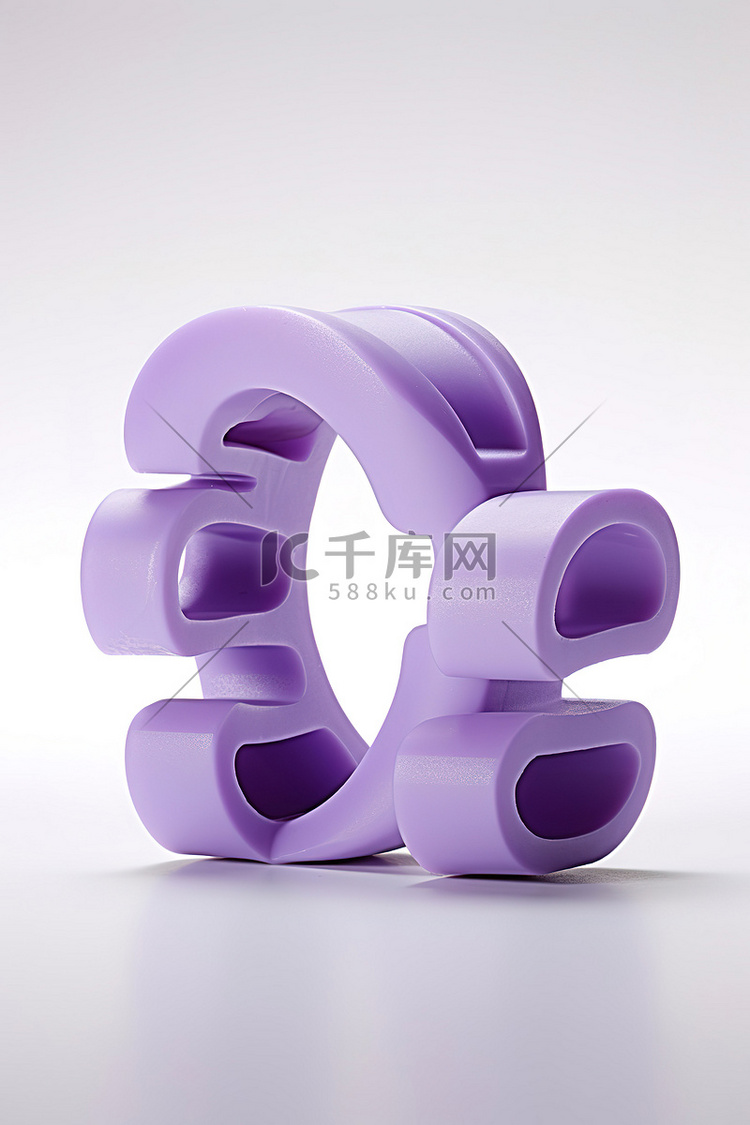 四个紫色小塑料环放在一起