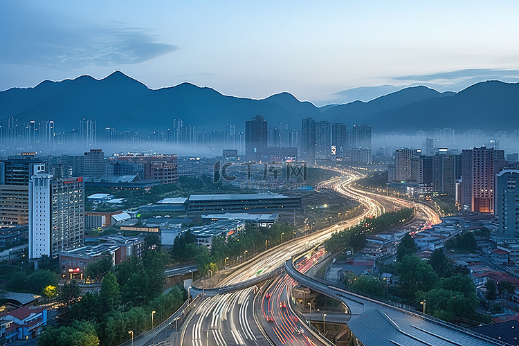 韩国一座城市的交通和山丘