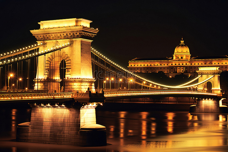 布达佩斯的链桥在晚上