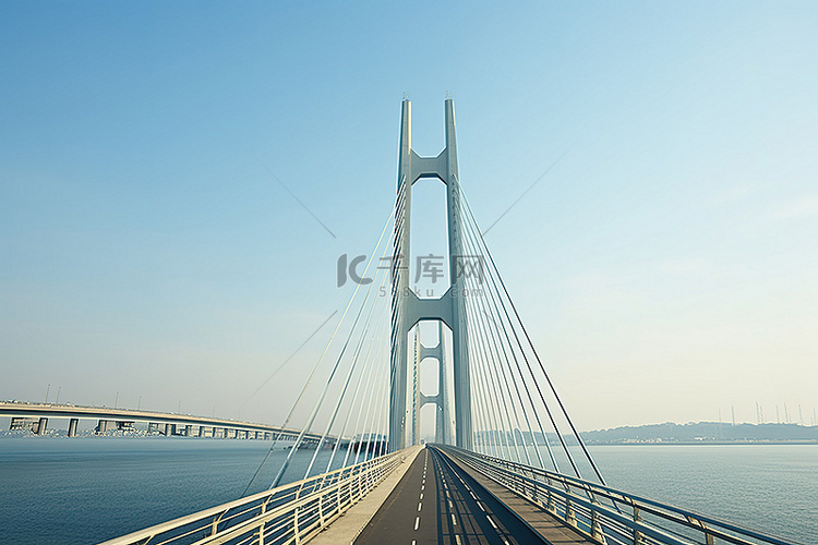 天安门海峡大桥上的海