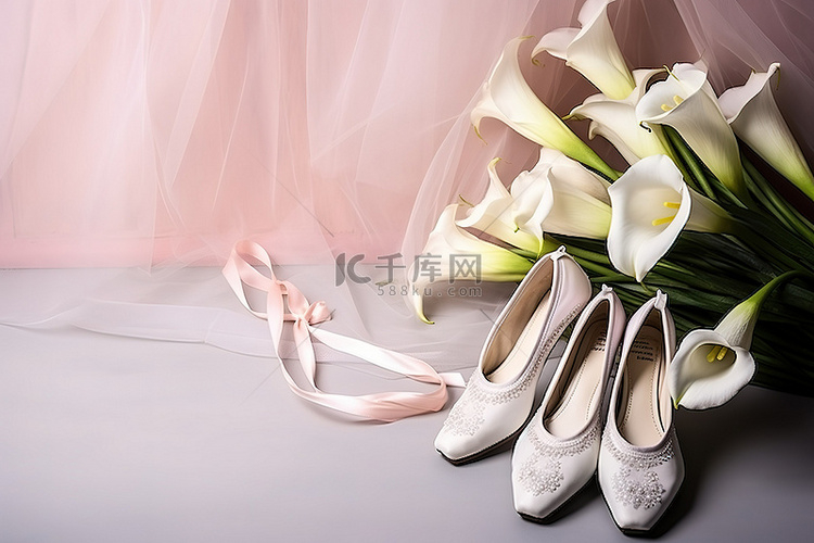 一双粉红色的白色芭蕾舞鞋和一束