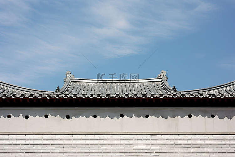 蓝天映衬下的中国建筑