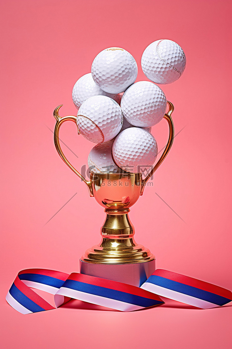 奖杯内有高尔夫球，边框为粉红色