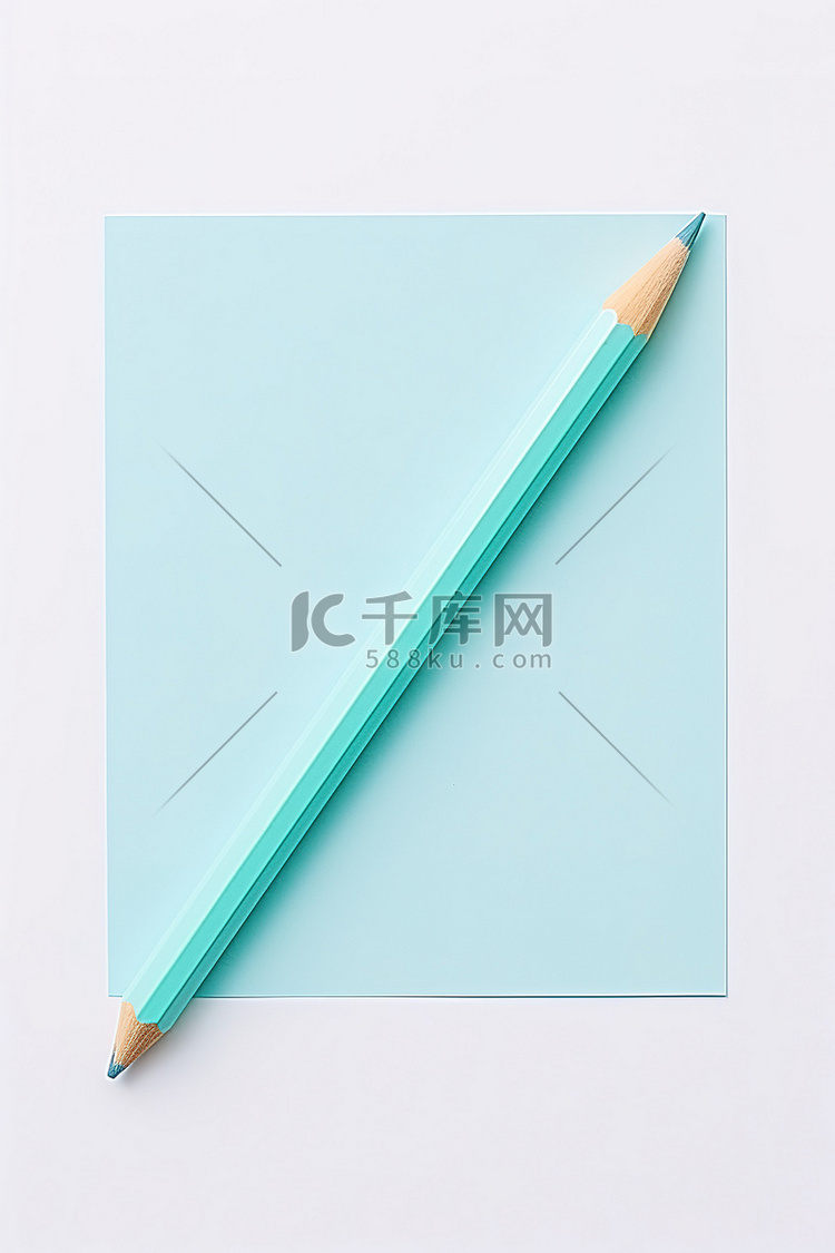 铅笔位于一张纸的左上角