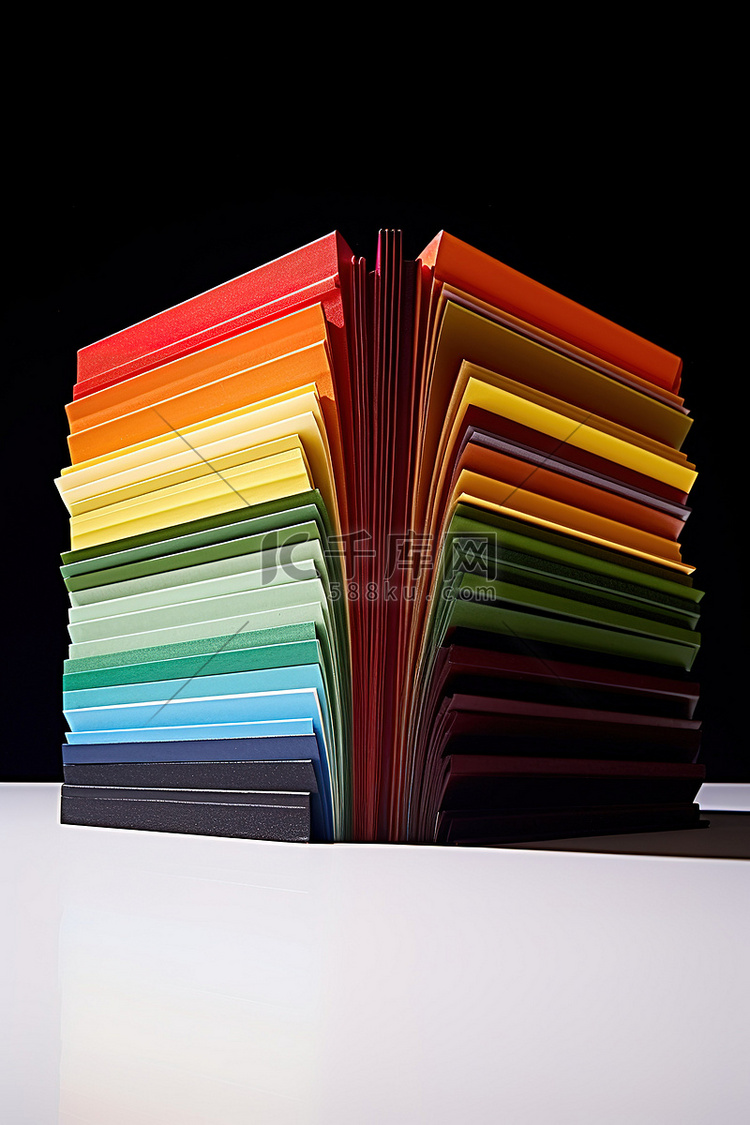 以书籍形式分层的不同颜色的书籍