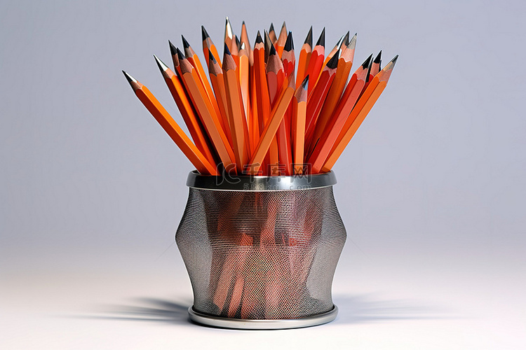 金属铅笔花瓶中的铅笔