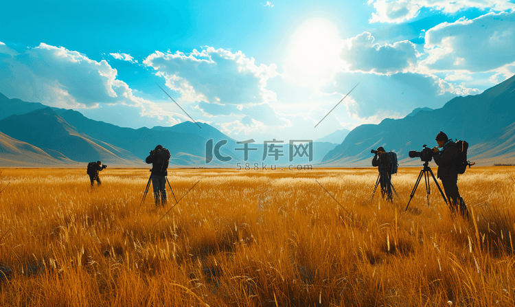 新疆克拉玛依草原上的摄影人