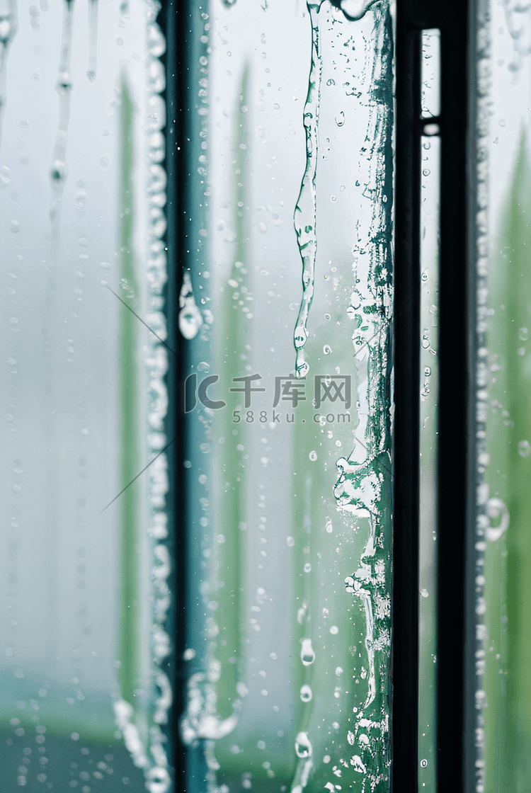 被雨水打湿的窗户摄影照片2