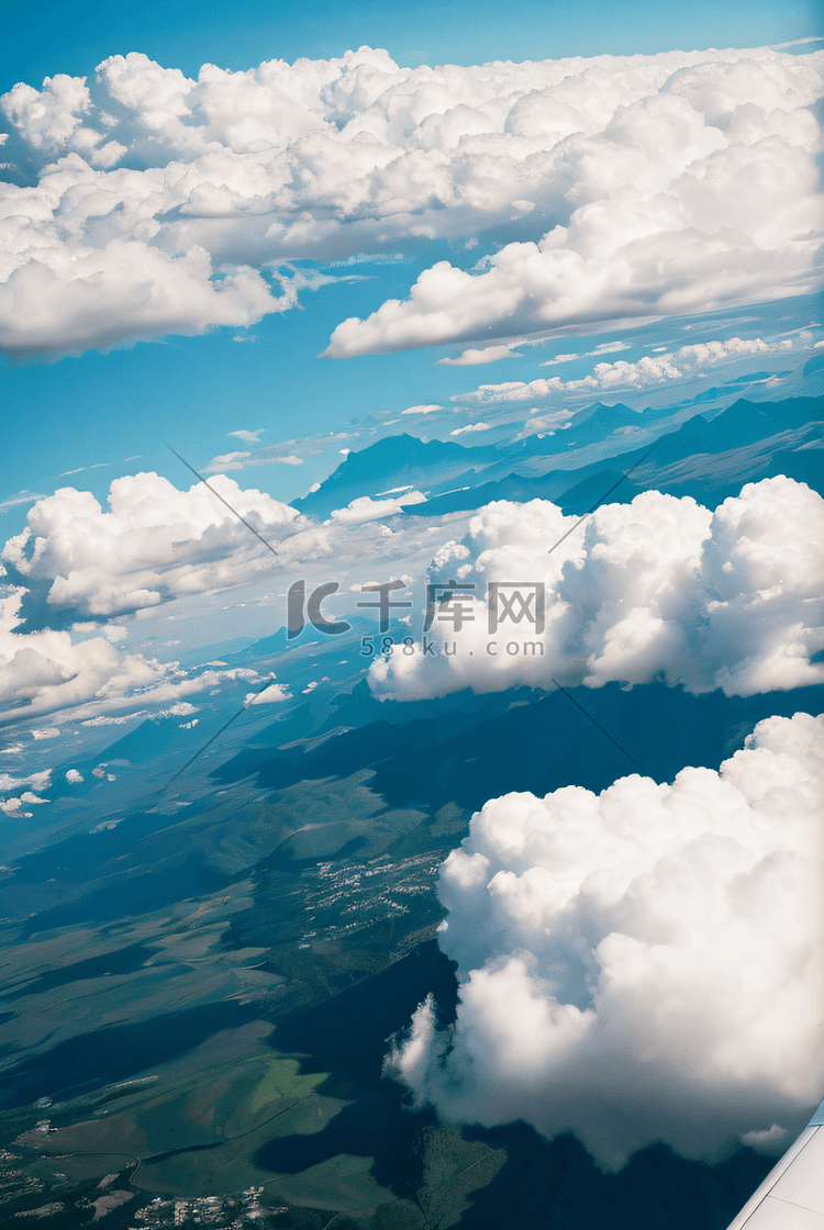 飞机窗户外的云朵摄影照片8