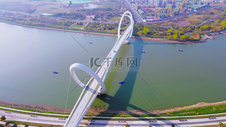 航拍南京眼步行桥南京地标建筑