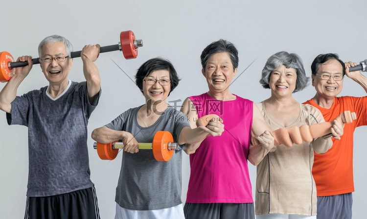 亚洲人做健身运动的老年人