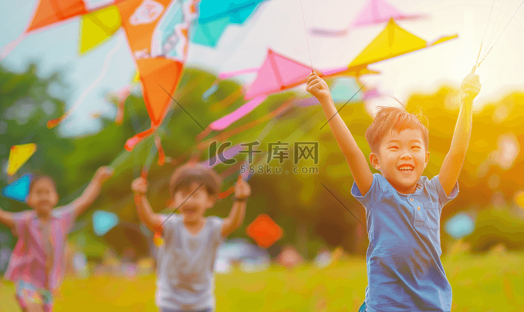 亚洲人快乐的小朋友在公园里放风