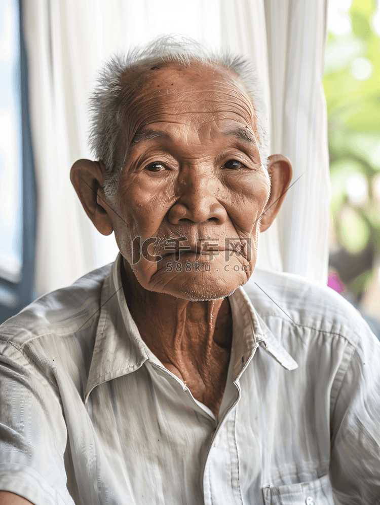 亚洲人老年男人独处