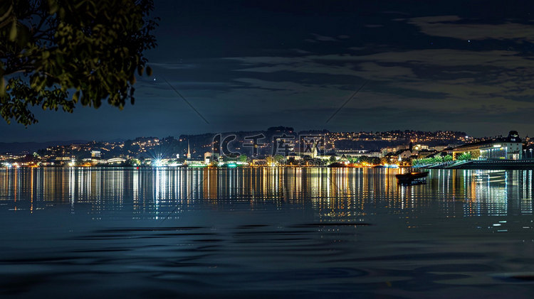 湖面夜色立体描绘摄影照片