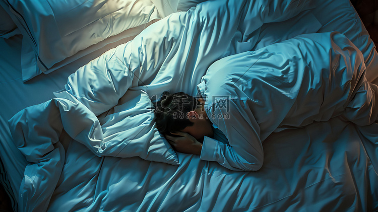 男性睡眠枕头床铺摄影照片