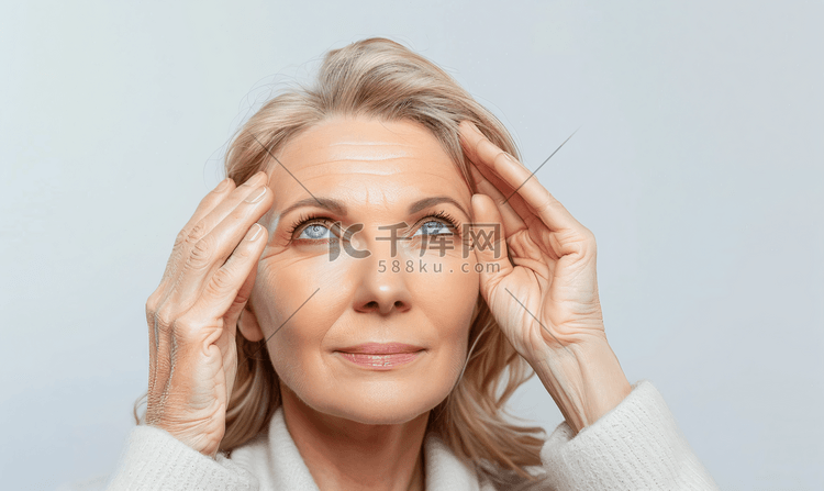 中年女性视力检查