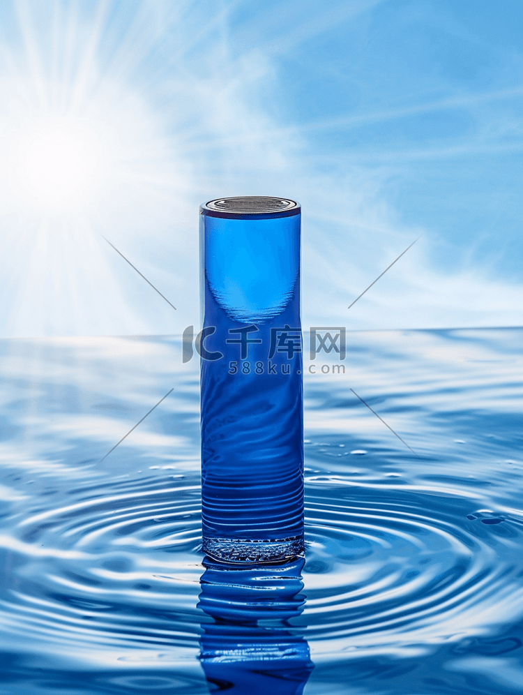 蓝色瓶装爽肤水水波纹场景拍摄的