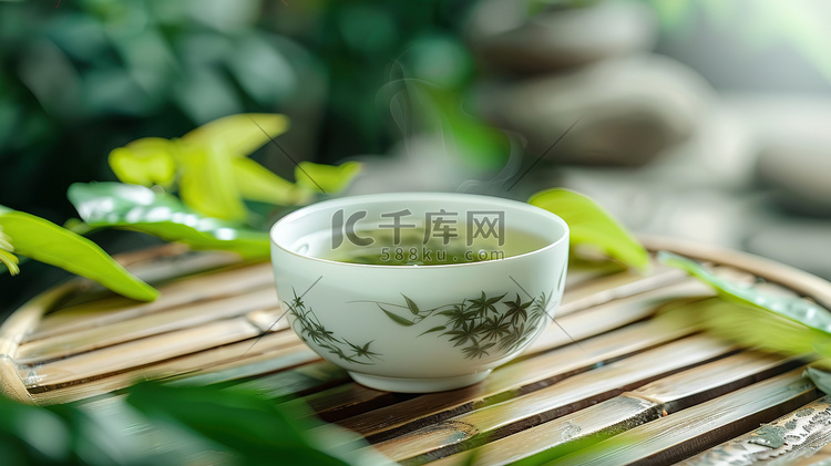 白瓷茶杯绿茶品茶高清图片