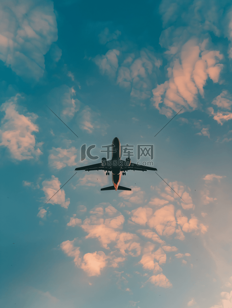 天空中一架客机的剪影世界各地的