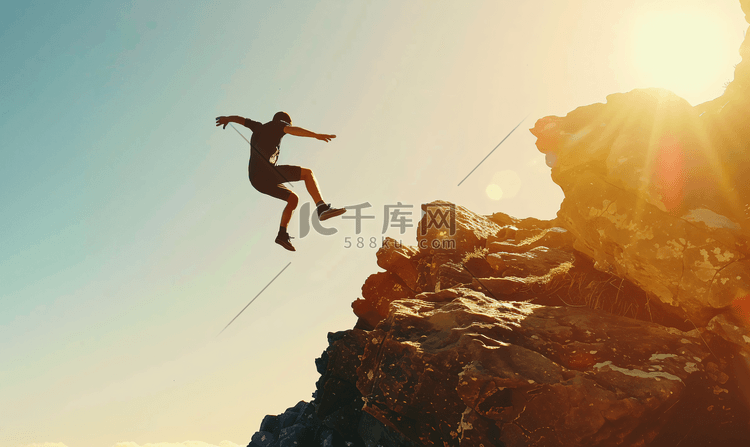 一名运动员在岩石悬崖上跳跃的剪