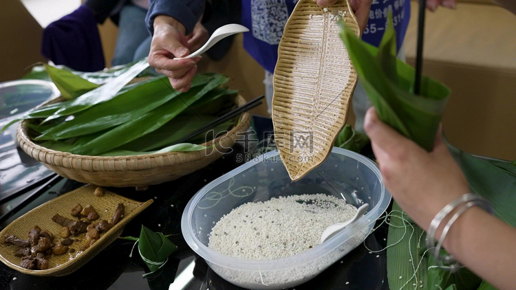 端午节包粽子传统美食场景实拍模