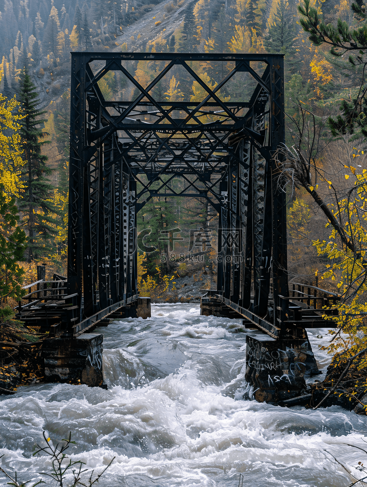 湍急河流中间的黑色钢桥结构
