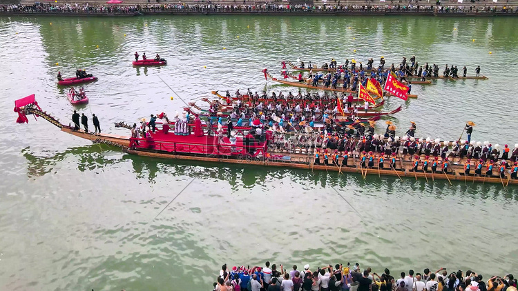 航拍传统民俗端午节最长木龙舟游