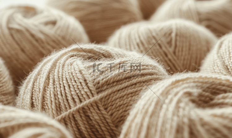 天然羊毛制成的浅棕色纱线